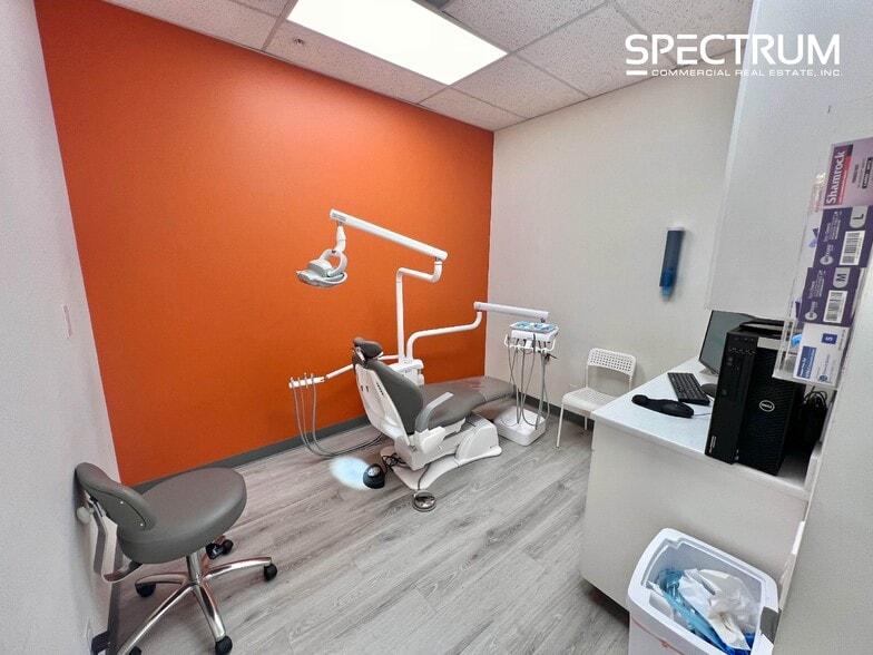 More Photos Of 23206 Lyons Ave, Santa Clarita Medical For Sale