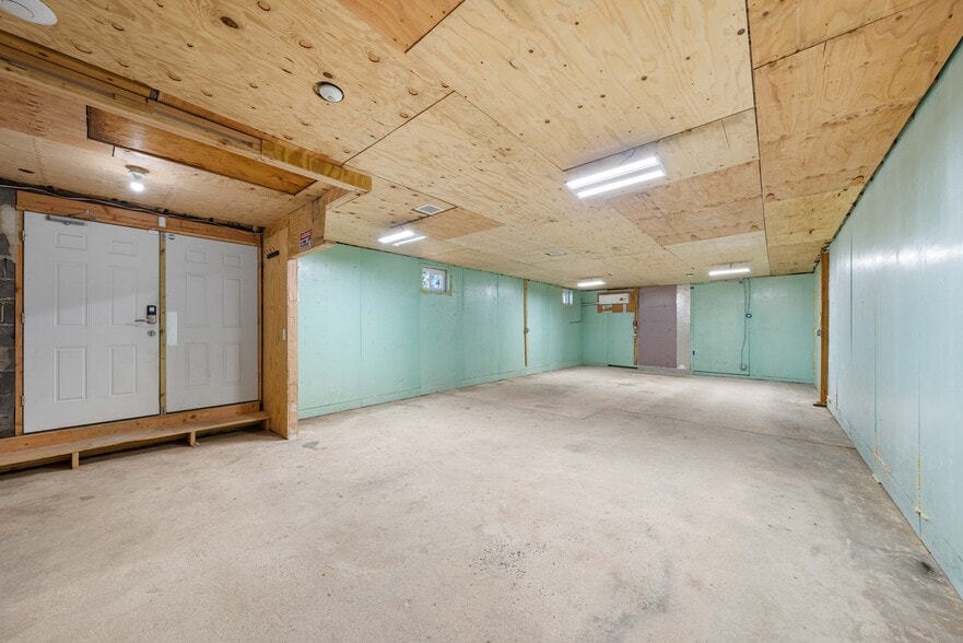 More Photos Of 40 Amboy Rd, Old Bridge Flex For Sale