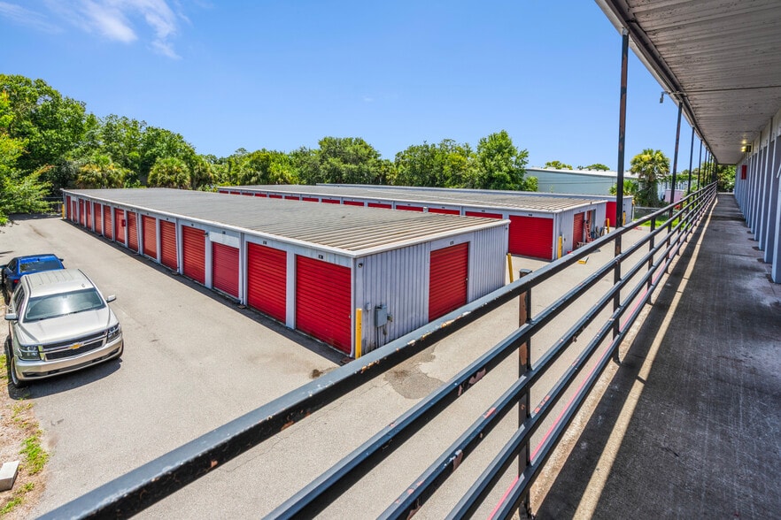 More Photos Of 5904 Johns Rd, Tampa Self Storage For Sale