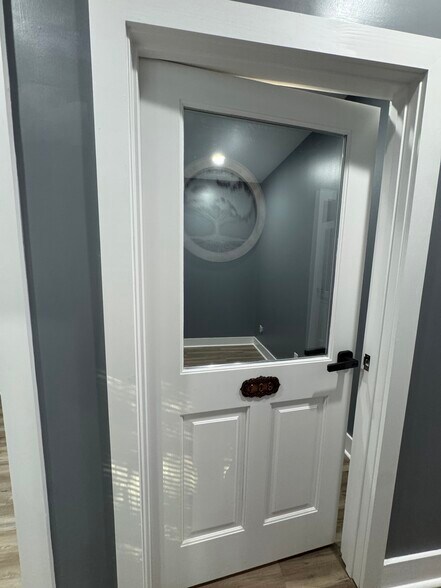 More Photos Of 301-304 Macy Dr, Roswell Medical For Lease