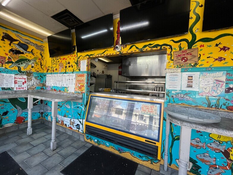 More Photos Of 101-115 E 51st St, Chicago Unknown For Lease