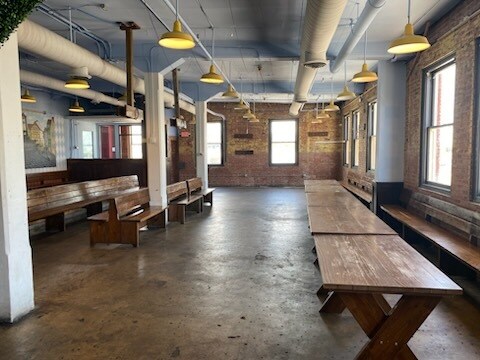 More Photos Of 111 23rd St, Galveston Bar For Lease