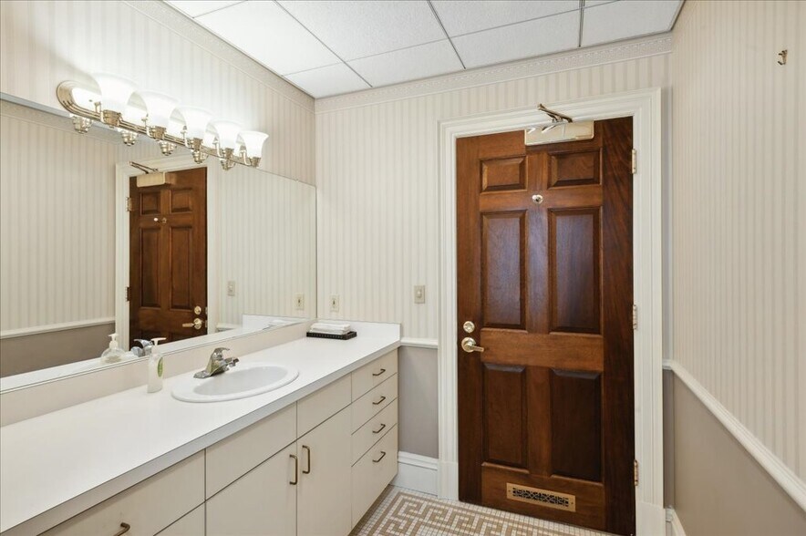 More Photos Of 760 Hopmeadow St, Simsbury Office For Sale