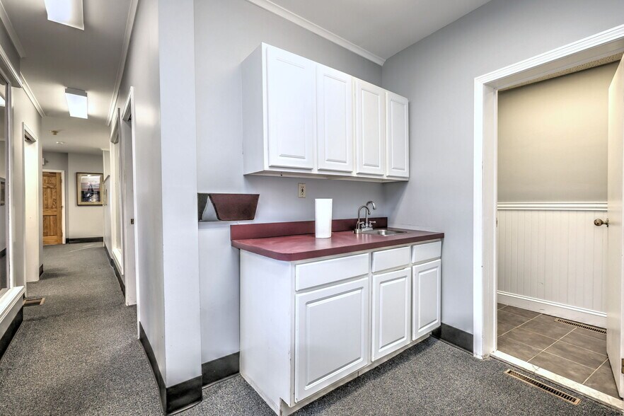 More Photos Of 1948 Chapel St, New Haven Office For Sale