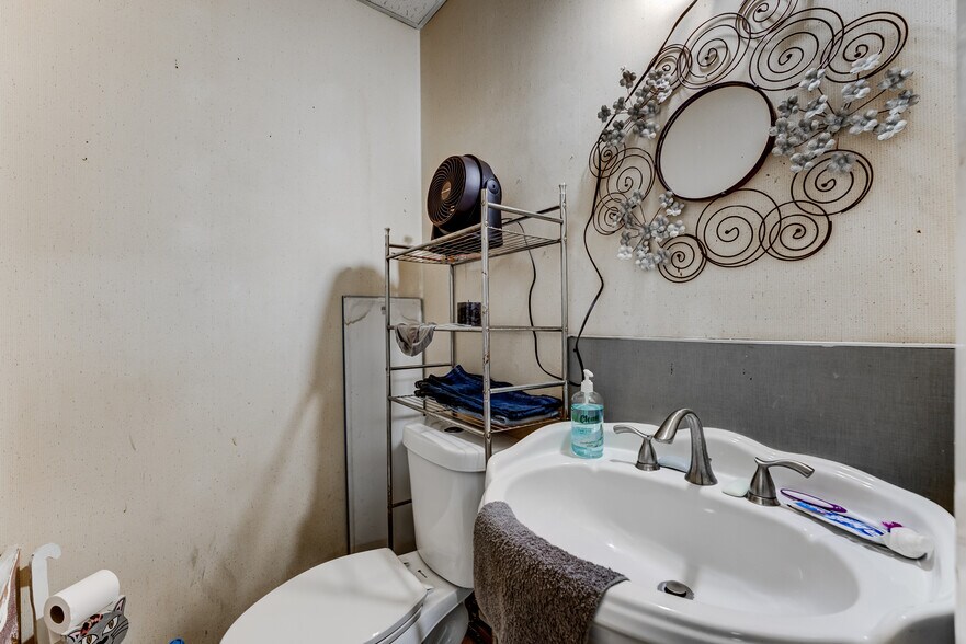 More Photos Of 811 N Travis St, Liberty Apartments For Sale