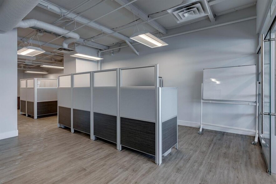 More Photos Of 2903 Kingsview Blvd SE, Airdrie Showroom For Sale