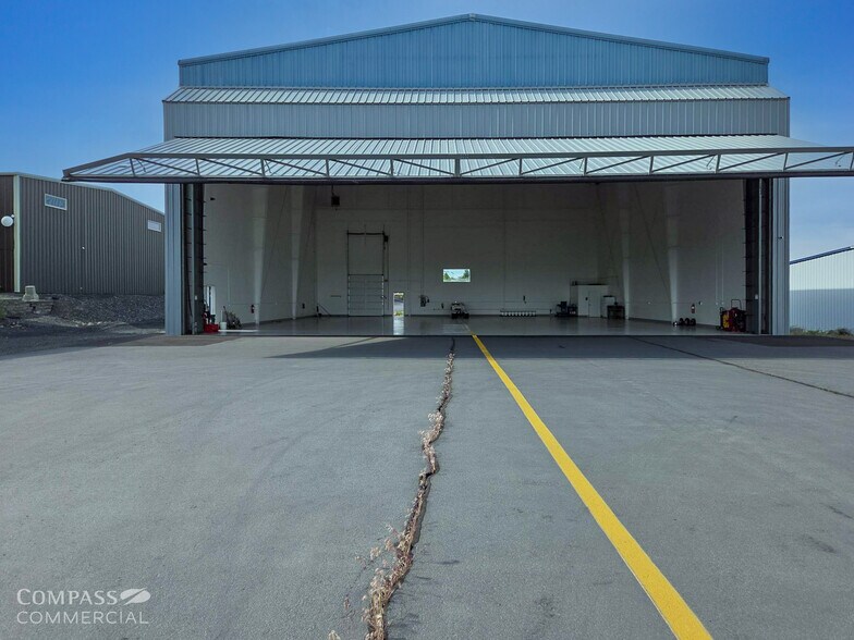 Primary Photo Of 665 Salmon Ave, Redmond Airplane Hangar For Sale