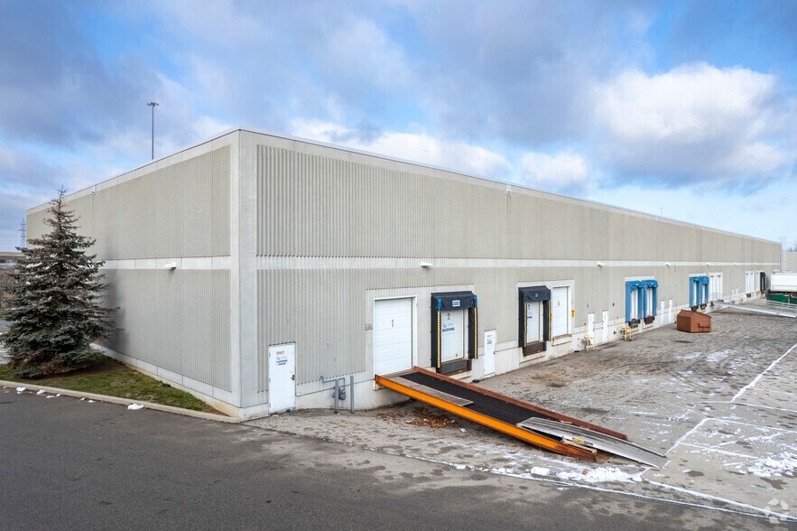 More Photos Of 4140 Sladeview Cres, Mississauga Warehouse For Lease