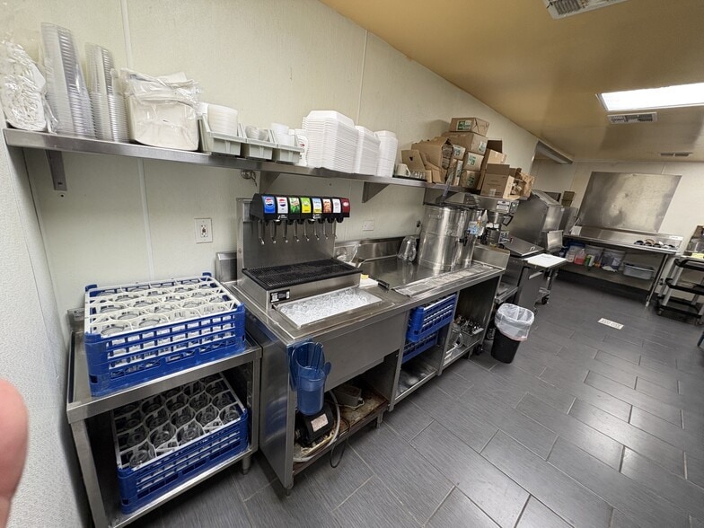 More Photos Of 915 S Neosho Blvd, Neosho Restaurant For Sale