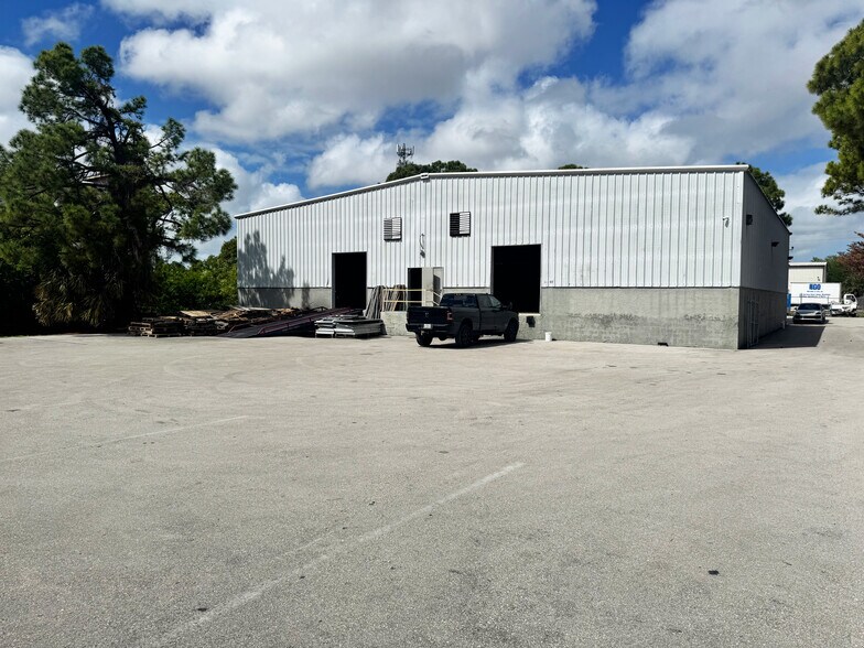 Primary Photo Of 3670 Work Dr, Fort Myers Unknown For Lease