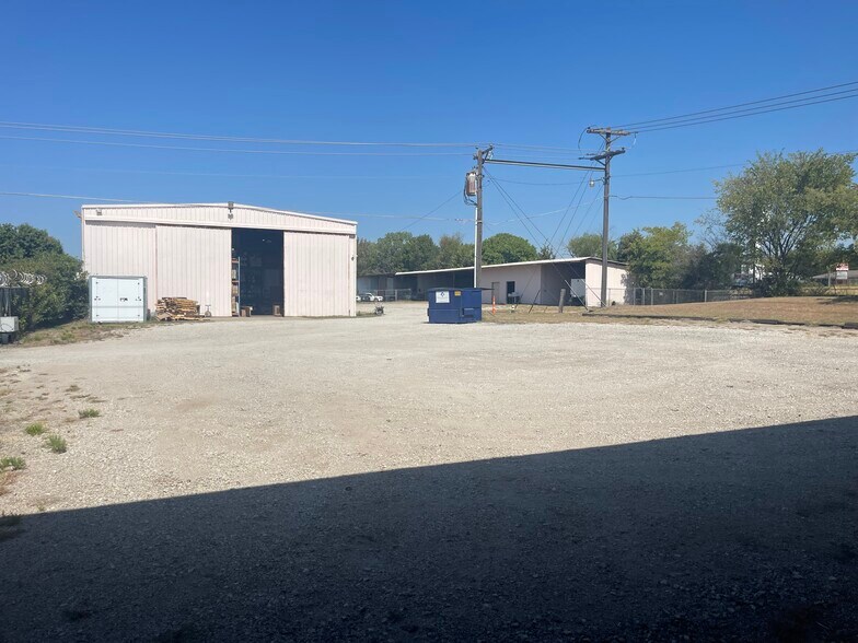 More Photos Of 6809-6813 E Rosedale St, Fort Worth Industrial For Sale