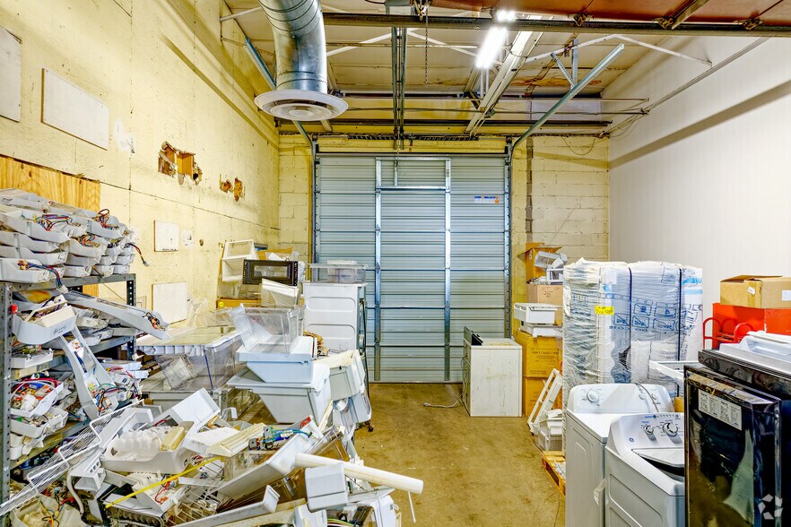 More Photos Of 25-45 Rutter St, Rochester Warehouse For Lease