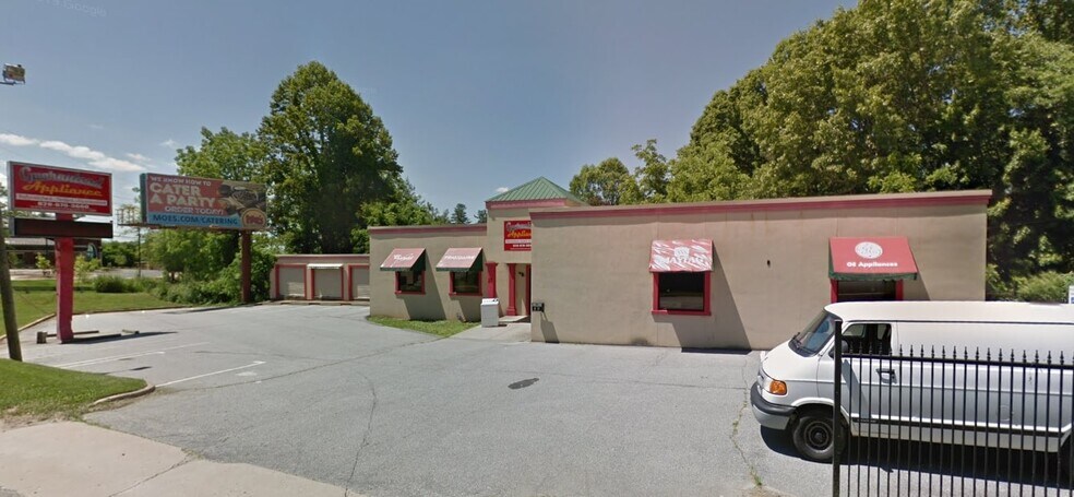 More Photos Of 28 Airport Rd, Arden Freestanding For Lease