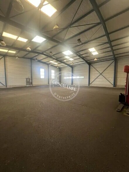 Primary Photo Of 10 Rue D'Apollo, L'Union Light Distribution For Lease