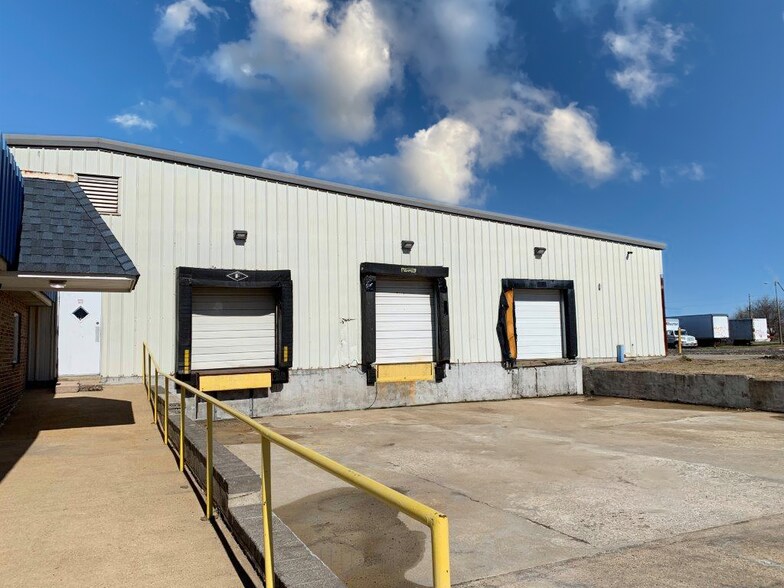 More Photos Of 1031 44th St, Newport News Warehouse For Lease