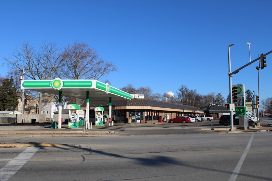 More Photos Of 1612-1636 38th St, Rock Island Storefront For Sale