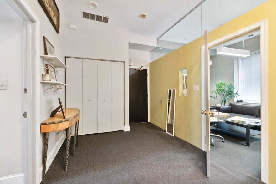 More Photos Of 519-521 N Charles St, Baltimore Office For Sale