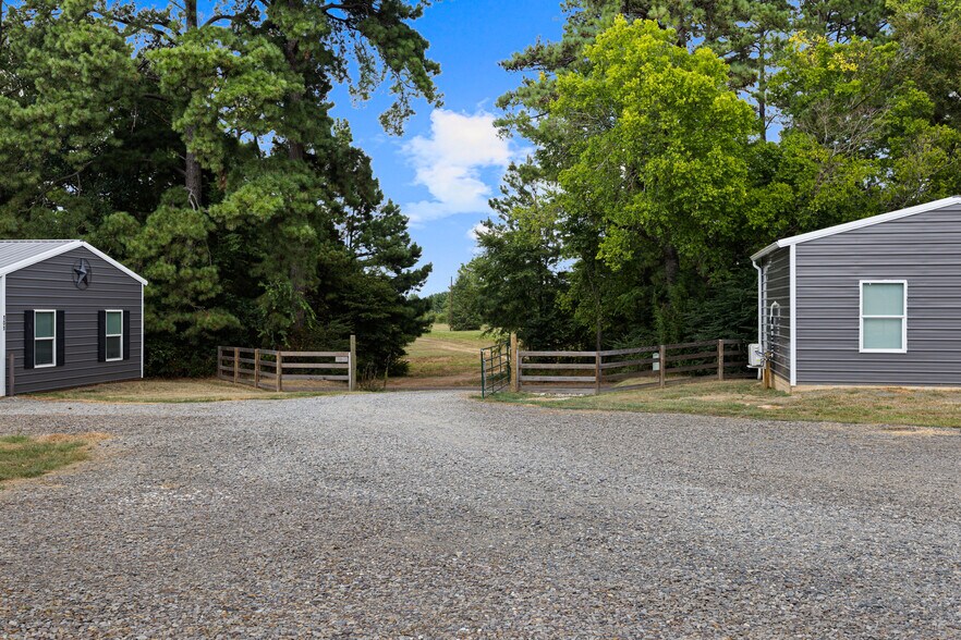 More Photos Of 6076 FM 1650, Gilmer Multifamily For Sale