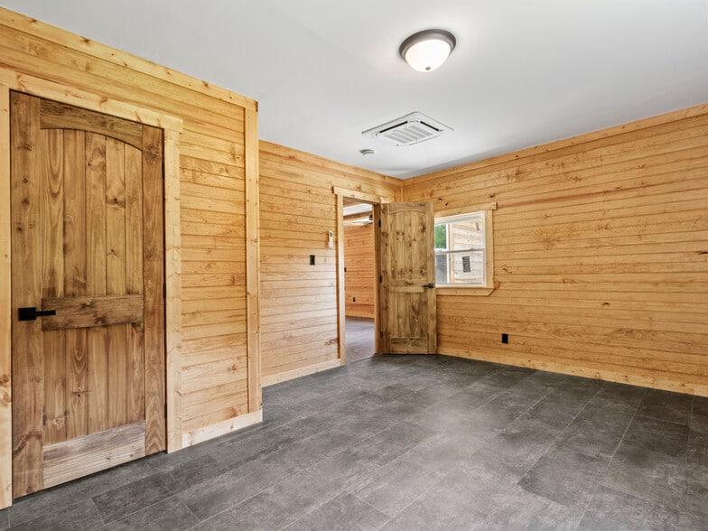 More Photos Of 137 Red Maple Ln, Burnsville Apartments For Sale