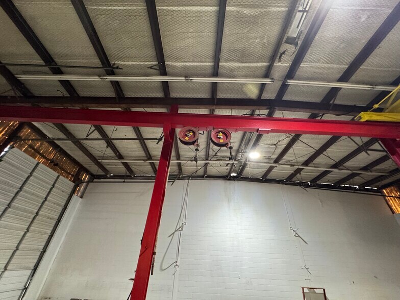 More Photos Of 9182 S US Highway 79, Palestine Service For Lease