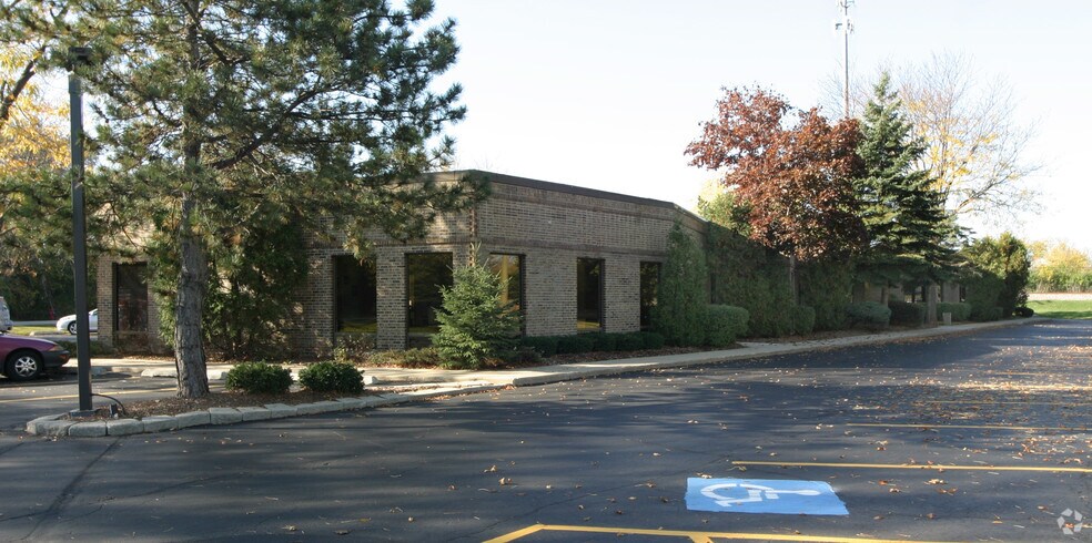 More Photos Of 1300 N Skokie Hwy, Gurnee Light Manufacturing For Lease