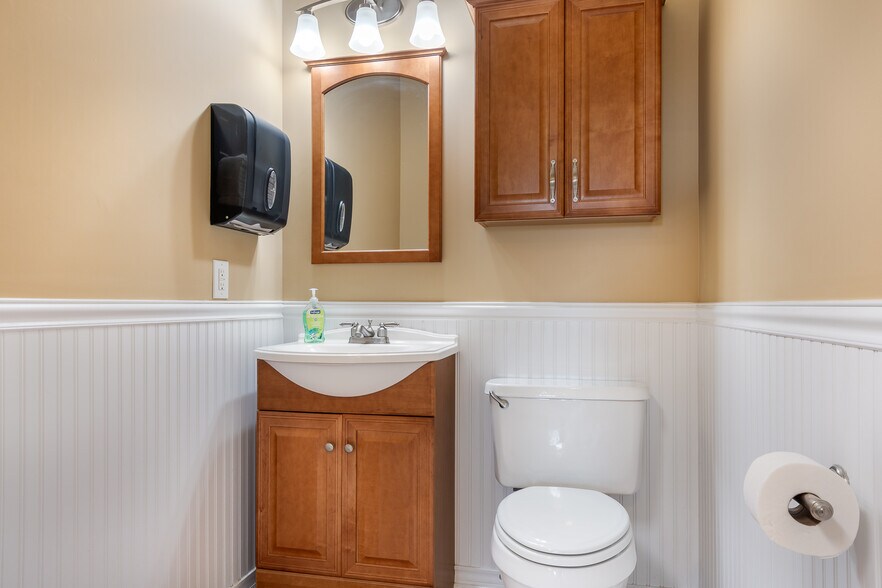 More Photos Of 8210 Village Harbor Dr, Cornelius Loft Creative Space For Sale