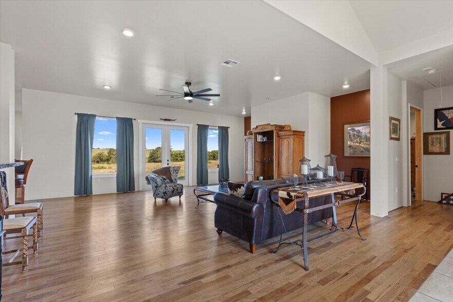 More Photos Of 16508 N Fm 973 Rd, Manor Specialty For Sale