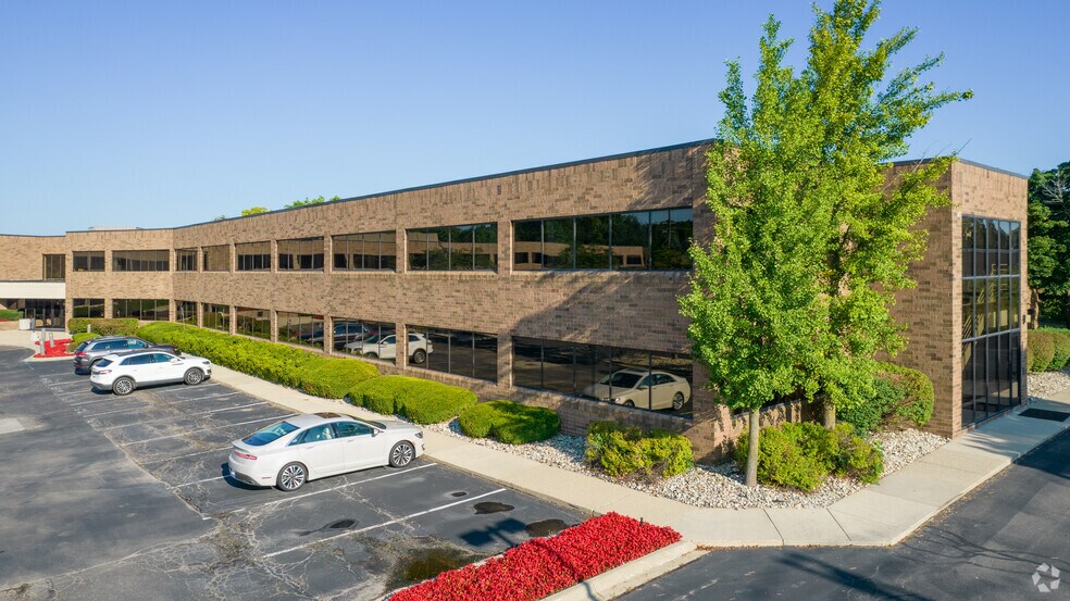 More Photos Of 6001 N Adams Rd, Bloomfield Hills Office For Lease