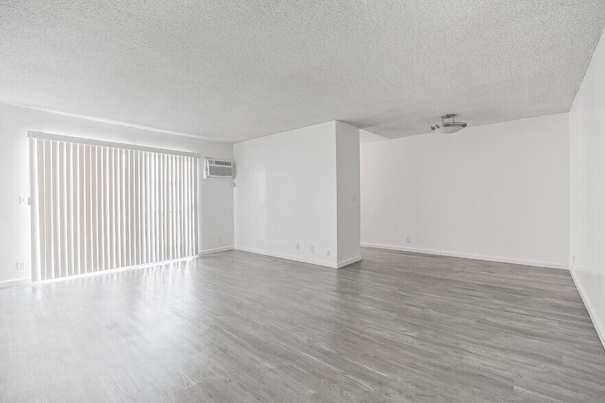 More Photos Of 142 S Wetherly Dr, Los Angeles Apartments For Sale