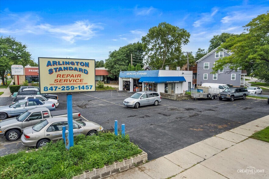 More Photos Of 300 W Northwest Hwy, Arlington Heights General Retail For Sale