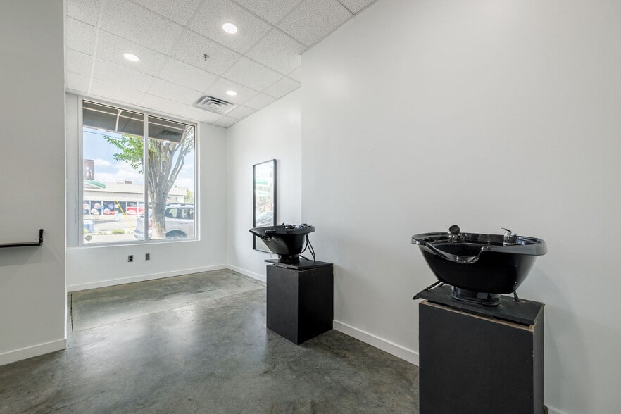 More Photos Of 1919-1921 W Cary St, Richmond Storefront Retail Residential For Sale