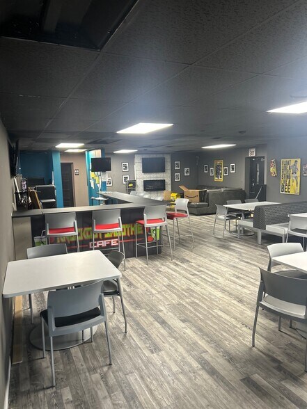 More Photos Of 55 W Church St, Newark Storefront Retail Office For Lease