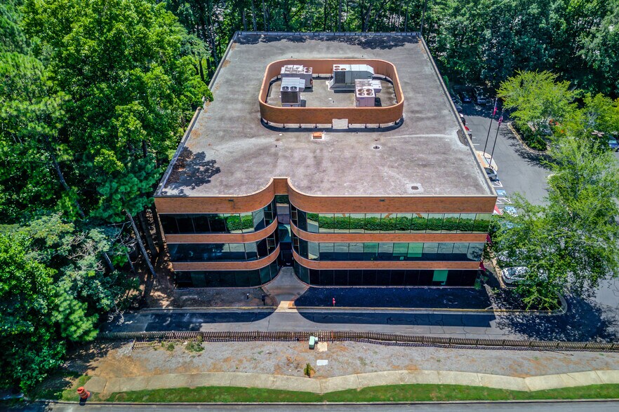 More Photos Of 9755 Dogwood Rd, Roswell Office For Lease