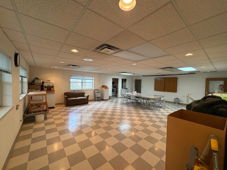 More Photos Of 100 SE Dogwood Dr, Marietta Office For Sale