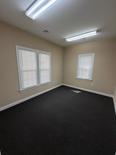 More Photos Of 1662 E Booker Dairy Rd, Smithfield Office For Lease