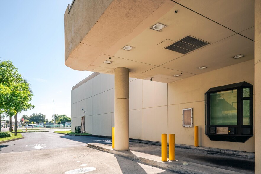 More Photos Of 11920 NW 27th Ave, Miami Freestanding For Lease
