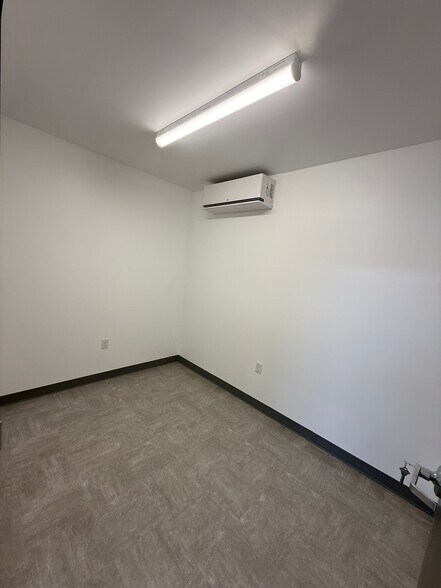 More Photos Of 20 Birch Lane, Arundel Industrial For Sale