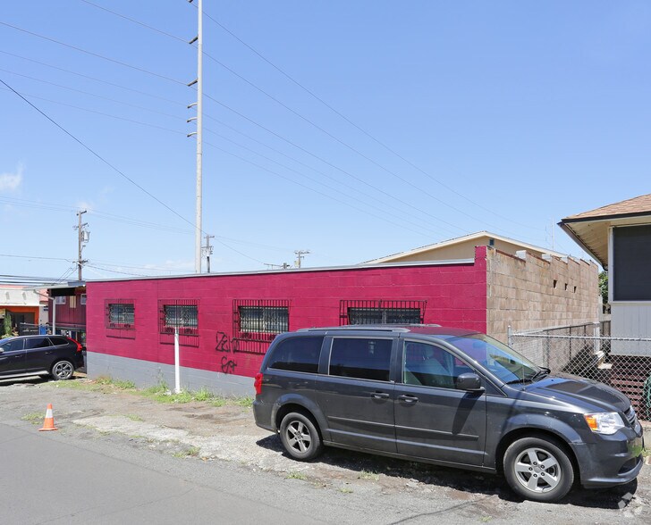 More Photos Of 1302 N School St, Honolulu Service For Lease