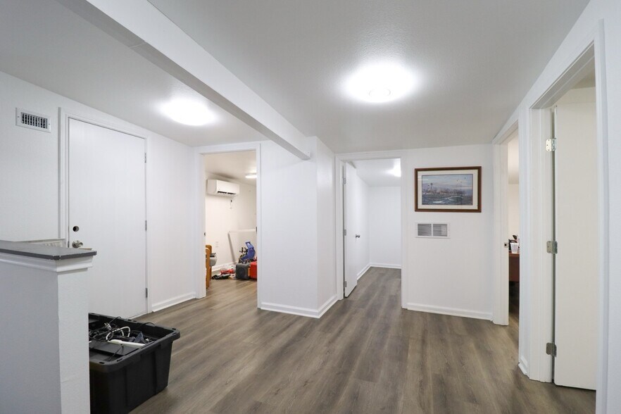 More Photos Of 305 Victor St, Austin Warehouse For Sale