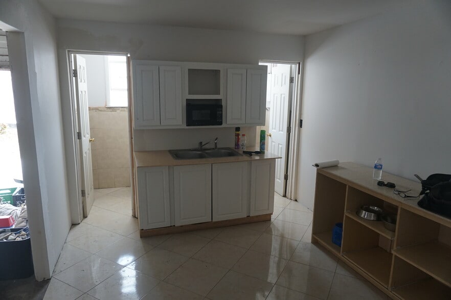 More Photos Of 1110 2nd Ave S, Lake Worth Warehouse For Lease