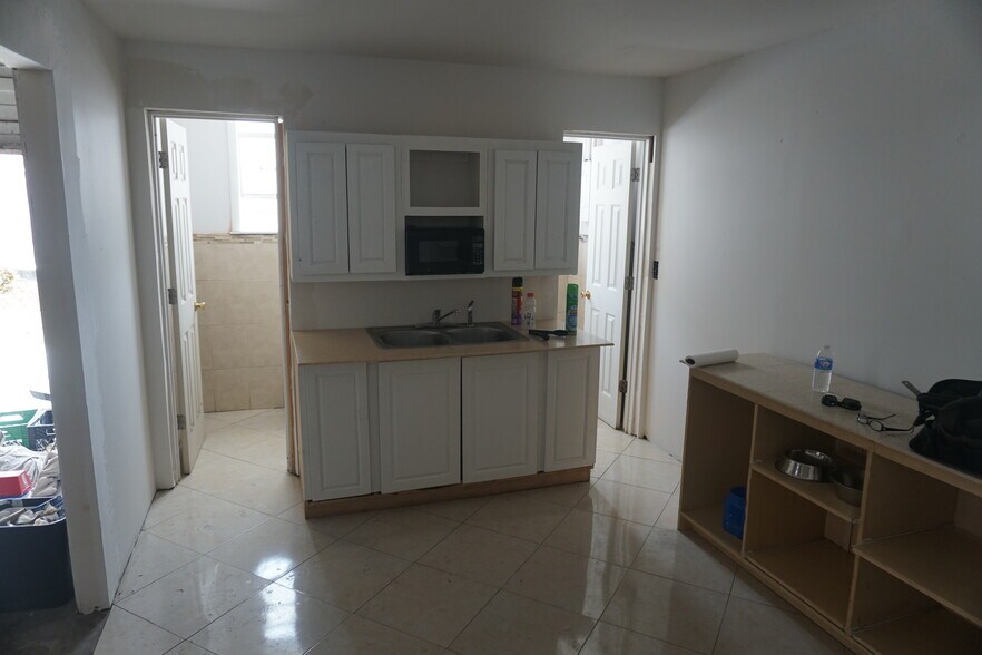 More Photos Of 1110 2nd Ave S, Lake Worth Warehouse For Sale