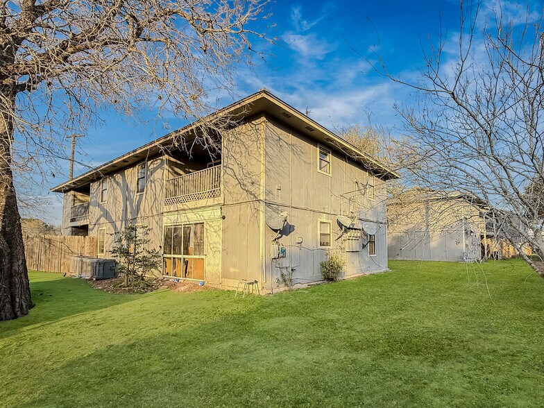 More Photos Of 1870 King David Dr, Three Rivers Apartments For Sale