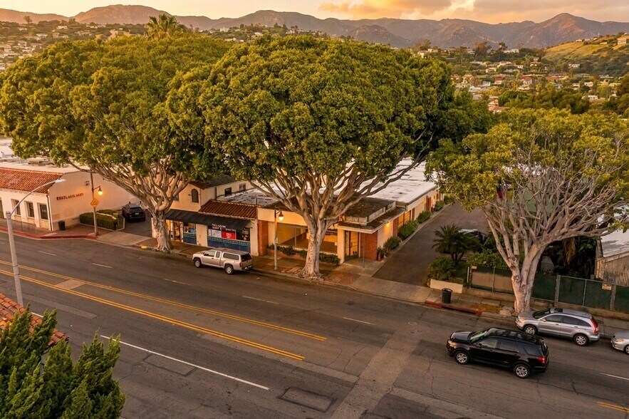 Primary Photo Of 422 N Milpas St, Santa Barbara Office For Sale