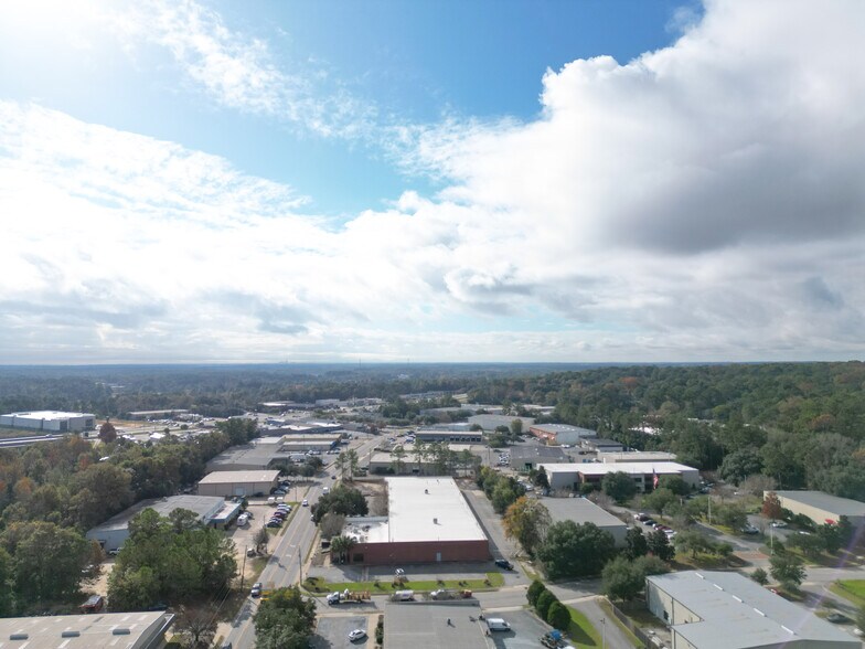 More Photos Of 840 Lakeside Dr, Mobile Warehouse For Lease