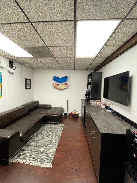 More Photos Of 300 N Franklin St, Tampa Office For Sale