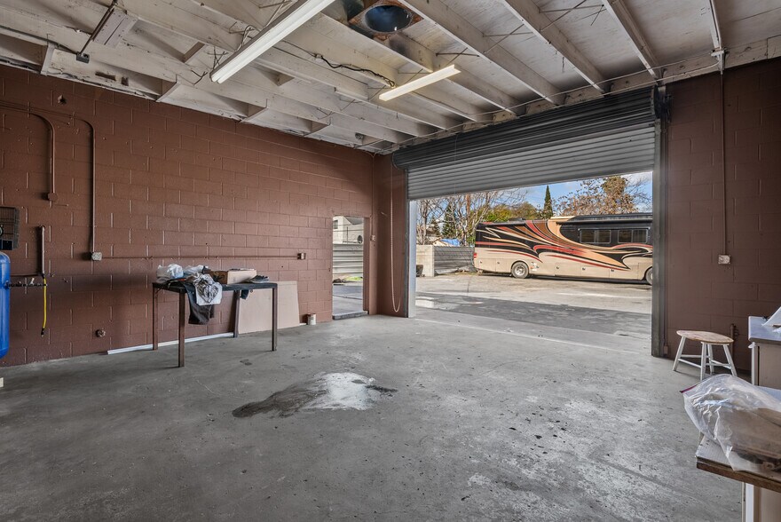 More Photos Of 9533 Atlantic Blvd, South Gate Auto Repair For Sale