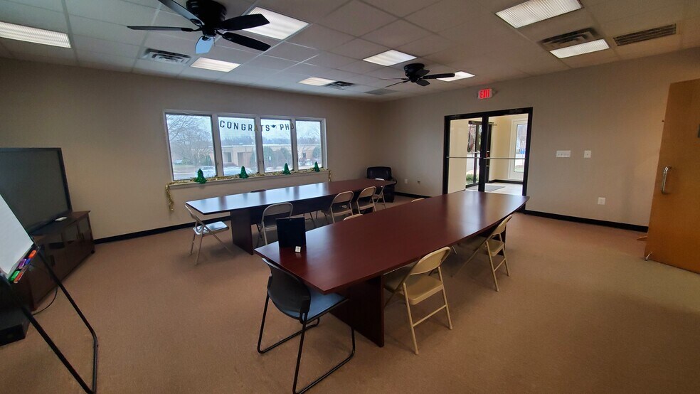 More Photos Of 555 Hospital Dr, Warrenton Medical For Lease