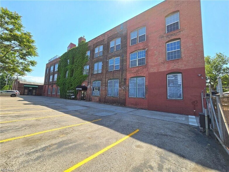 More Photos Of 1667 E 40th St, Cleveland Loft Creative Space For Sale