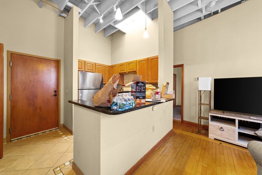 More Photos Of 2800-2806 Mayfield Rd, Cleveland Heights Storefront Retail Office For Sale