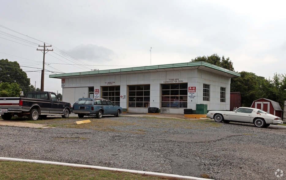 Primary Photo Of 5636 N Tryon St, Charlotte Freestanding For Sale